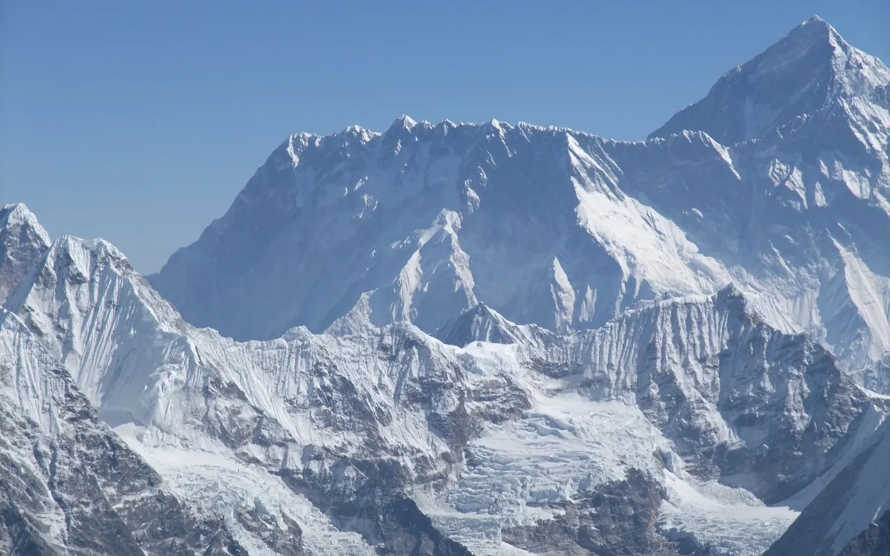 Mera Peak Trek Via Pangom